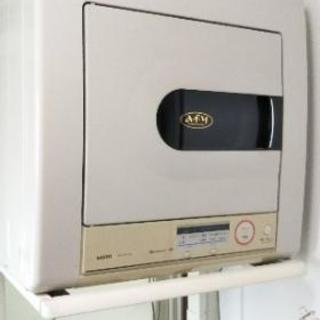 【中古】三洋電機 衣類乾燥機（台付き）☆CD-45A1