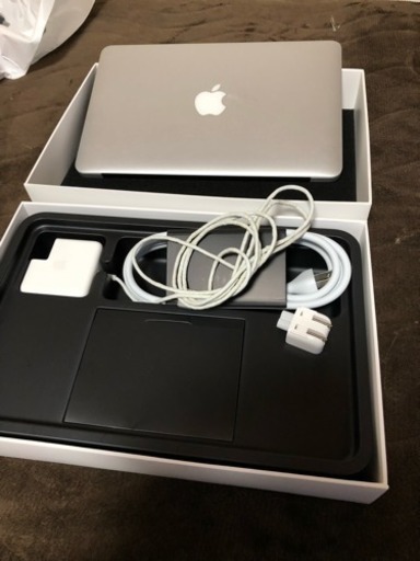 中古2015年モデルMacBook Air4GB256SSD