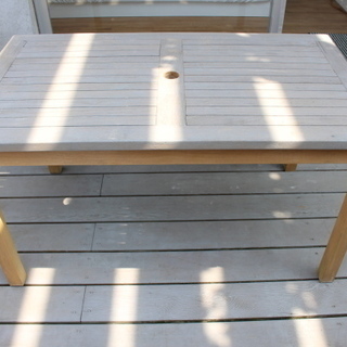 木製　ガーデンテーブル　無料で