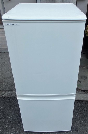 ☆\tシャープ SHARP SJ-714 137L 2ドアノンフロン冷凍冷蔵庫◆スタイリッシュなデザイン
