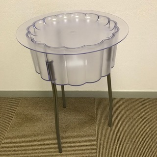 イケア　プラスティック丸テーブル