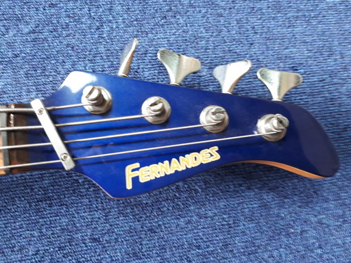 フェルナンデス　ベース