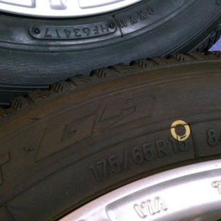 冬タイヤ【超美品】 2017年【98％富山】日本製 トーヨー 175/65R15 ヴィッツ アクア ポルテ スペイド フィールダー フィット インサイト スイフト　