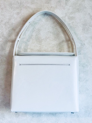 GIVENCHY　激レアホワイトハンドバッグ(*'ω'*)