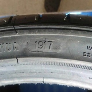 新品タイヤ  215/40R 18 4本