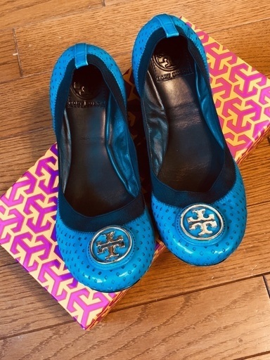 TORY　BURCH　珍しい綺麗なブルーのフラットシューズ
