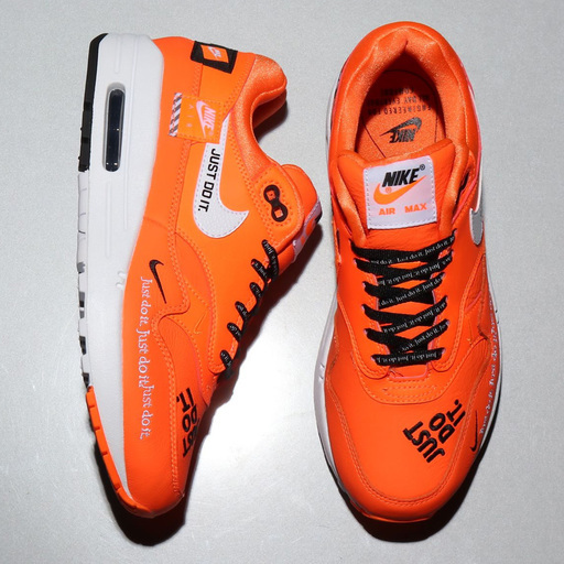 【新品　未使用】NIKE　AIR MAX 1 LX TOTAL ORANGE