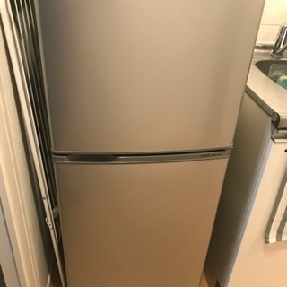 2ドア冷蔵庫 ハイアール 137リットル (2012年製)