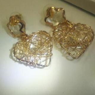Gold crystal heartピアス