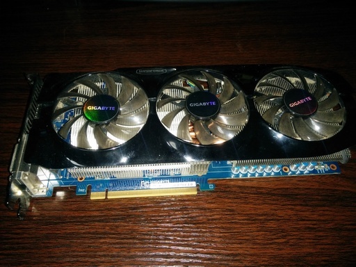 【商談中】グラフィックボード　GIGABYTE GTX670 2GB
