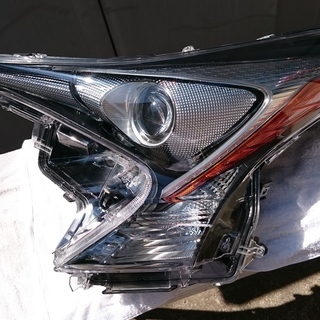 ZVW50　プリウス　ヘッドライトユニット　左　中古