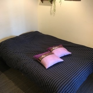 ダブルサイズのベッド