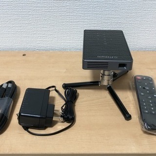 特別セール♪コン パクトプロジェクター☆スクリーンとセットで更にお安く☆