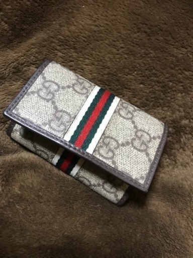 GUCCIシェリーラインキーケース