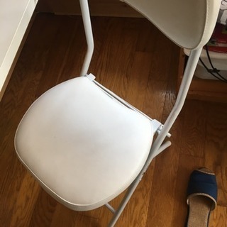 折りたたみの椅子