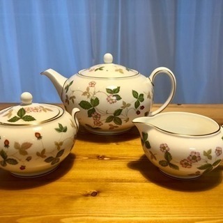 [値下げ]ウエッジウッド ワイルドストロベリー茶器フルセット [美品]