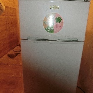 2012年製、一人暮らし用冷蔵冷凍庫をあげます～7/27の引取り限定！