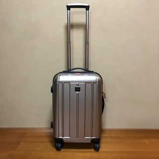 新品  キャリーバッグ  スーツケース Ｓサイズ