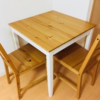 テーブル&椅子二脚