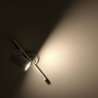 無印のスポットライト、調色ランプ、ダクトレール