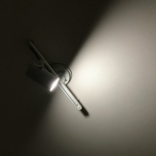 無印のスポットライト、調色ランプ、ダクトレール