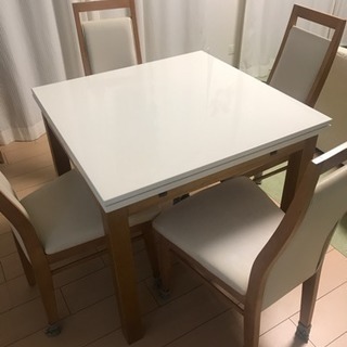 伸縮可能テーブル＆椅子セット