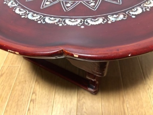 朱塗りの螺鈿細工座卓 蝶貝 折たたみ式 円卓 お膳テーブル 飾り台 オブジェ台 (M) 塚田のテーブル《座卓、ローテーブル》の中古あげます