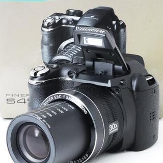 ★1400万画素の高画質★付属品ほぼ完備！FUJIFILM S4...