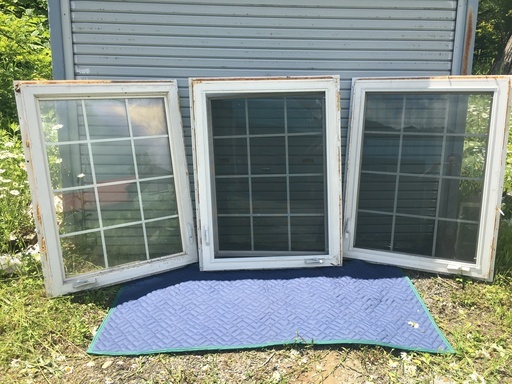 中古 外国製樹脂サッシ 縦滑り窓 取付寸法約90cm×121cm