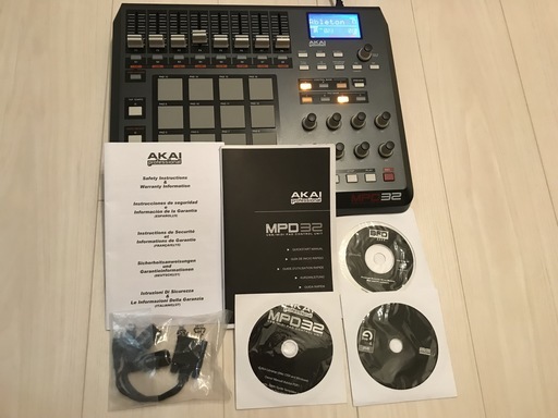 AKAI アカイ MPD32 MIDI パッドコントローラー