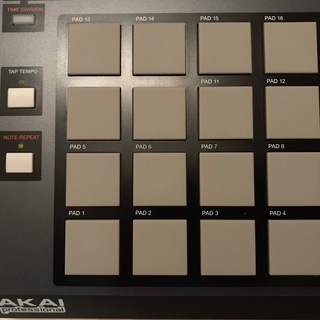 AKAI アカイ MPD32 MIDI パッドコントローラー