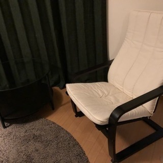 イケアのコーヒーテーブルと椅子セット