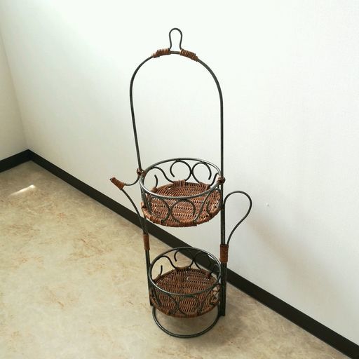 籐 ラタンと金属 植物を飾るインテリア 2段持ち手付き ガーデニング用品 JM637) 【取りに来られる方限定】