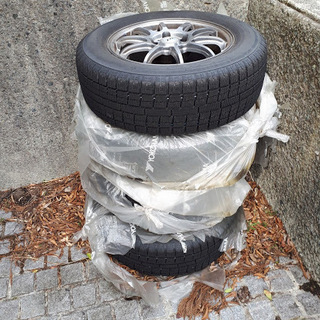 値下げ！スタッドレスタイヤホイール4本セット（205/65R16 TOYO）