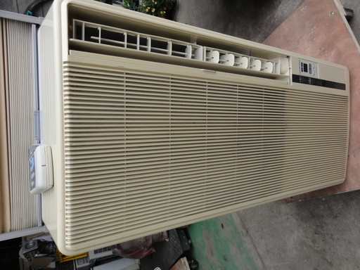 東24　コロナ古いエアコン　4.5～6畳　窓用標準枠あり