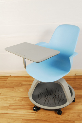美品 Steelcase node スチールケース ノード オフィスチェア ミーティングチェア 回転椅子　学校 セミナー トリポド 収納あり　アントレ