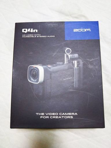 ハンディカメラ　ＺＯＯＭ　Ｑ４ｎ　新品同様