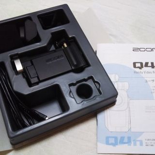 ハンディカメラ　ＺＯＯＭ　Ｑ４ｎ　新品同様　