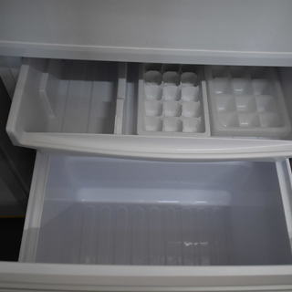 SHARP ノンフロン　冷凍冷蔵庫　SJ-D14A-W 2015年製 SHARP 2015年製 137L 冷凍冷蔵庫 SJ-D14A-W 側面傷あり サイズ