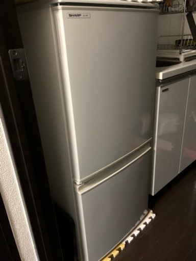 【SHARP左右両開き冷蔵庫】1人暮らしに最適サイズ