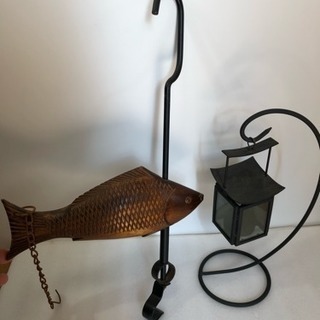 ミニチュアの囲炉裏の木製の魚＋ミニチュアの行燈