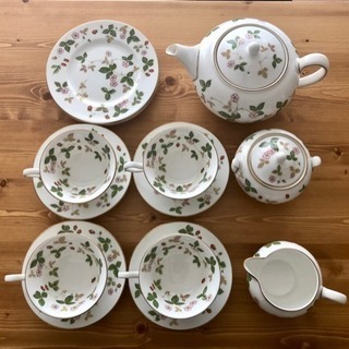[値下げ]ウエッジウッド ワイルドストロベリー茶器フルセット [美品]