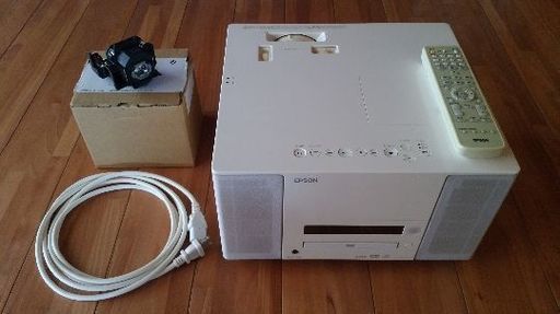 EPSON プロジェクター 80型スクリーン付