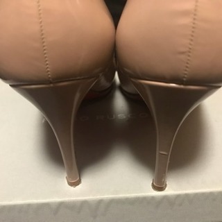 クリスチャンルブタン ベージュ パンプス サイズ38.5サイズ