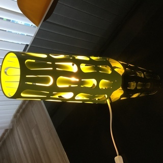 IKEAの卓上ライト