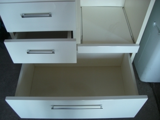 食器棚 幅75cm ピアノホワイト レンジ台 キッチンボード 収納 Tanteidan 十和田の収納家具 食器棚 キッチン 収納 の中古あげます 譲ります ジモティーで不用品の処分