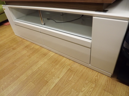テレビボード　テレビ台　AVボード　幅１５２ｃｍ　ガラス棚　LEDライト　エナメル　白　札幌　西岡発