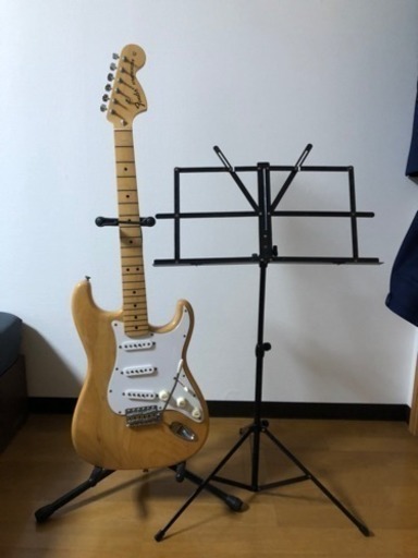 Fender Japanのギターと譜面立て・スタンド