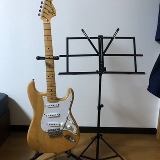 Fender Japanのギターと譜面立て・スタンド