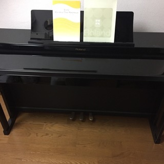 88,000円 超美品・使用回数約30回　ローランド 電子ピアノ HP305-PES 黒塗鏡面艶出し塗装仕上げ